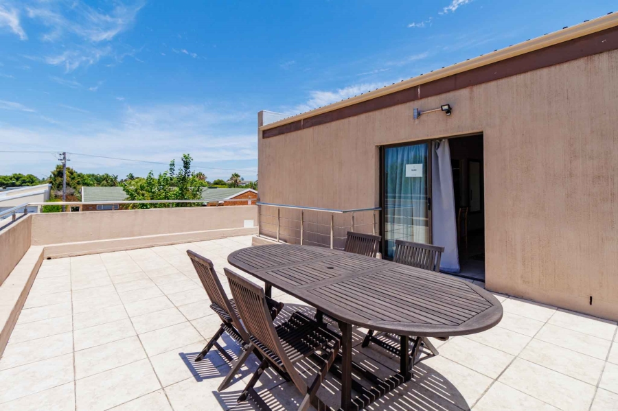 To Let 1 Bedroom Property for Rent in Table View Western Cape